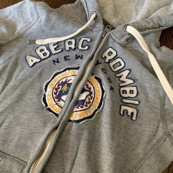Like New Abercrombie and Fitch Women’s Zip Up Hoodie Gray Size Small - Picture 2 of 7